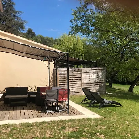 Gîtes Lumière En Luberon Hébergement de vacances Céreste